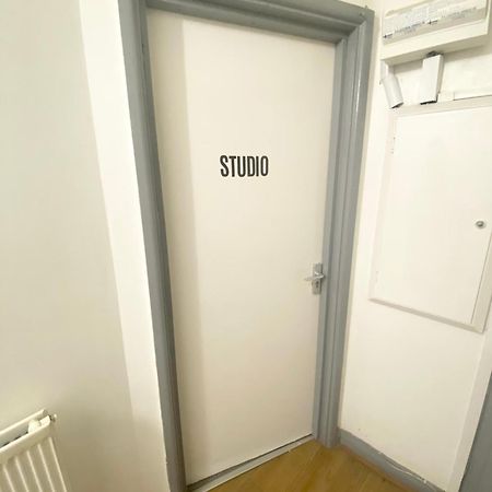 London Studio Chingford Exterior photo